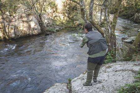 Dudas legales sobre el inicio de la temporada de pesca fluvial en Galicia