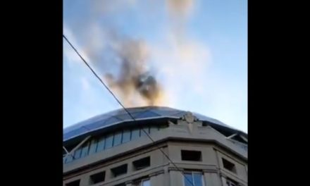 Un incendio afectó a la terraza de la sede del Celta en la calle Príncipe