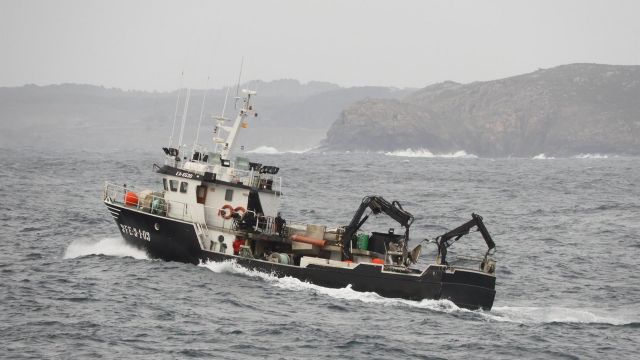 Se hunde un pesquero coruñés con dos marineros ahogados