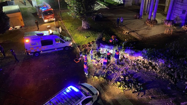 Una persona muerta y varias heridas por la caída de un árbol en Móndariz Balneario