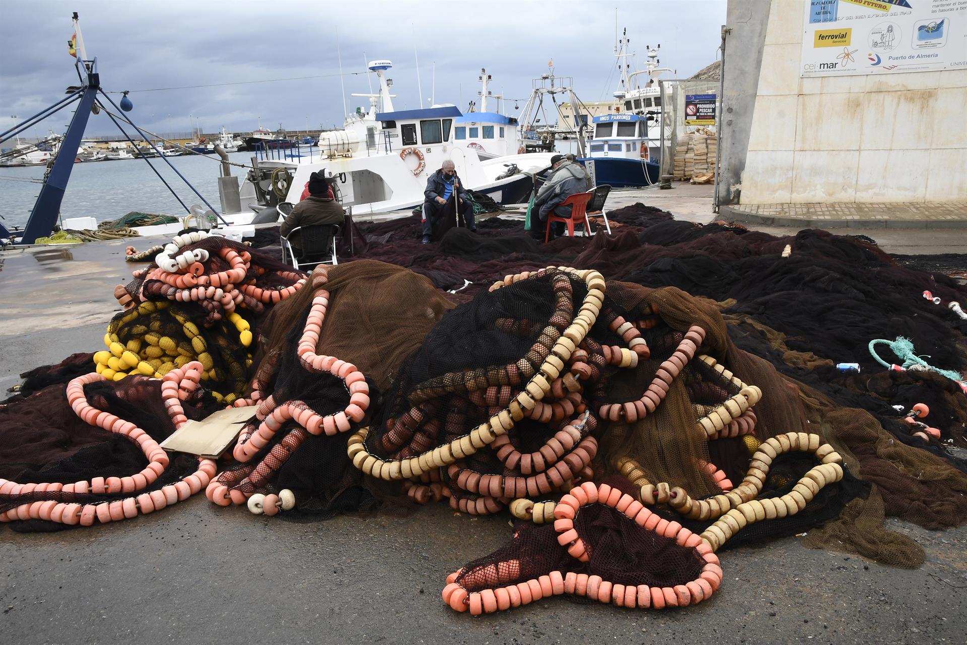 Las cofradías de pescadores desconvocan el amarre general