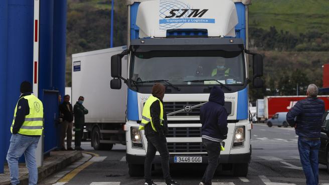 Los transportistas gallegos aún mantienen el paro