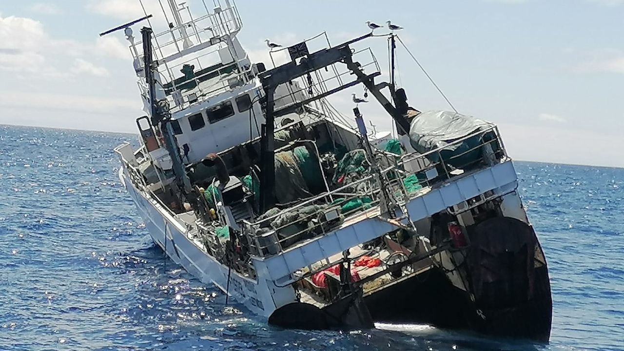 A salvo los tripulantes de un pesquero de Marín en Gran Sol
